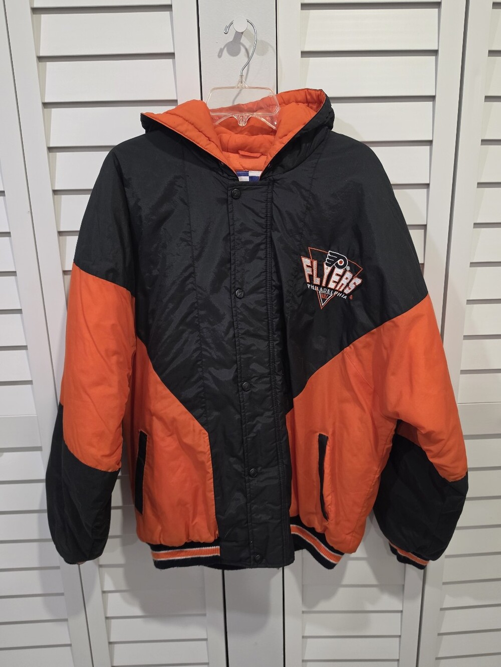 Vintage 90s Logo 7 NHL Philadelphia Flyers Athletic Puffer Jacket Sz. Large